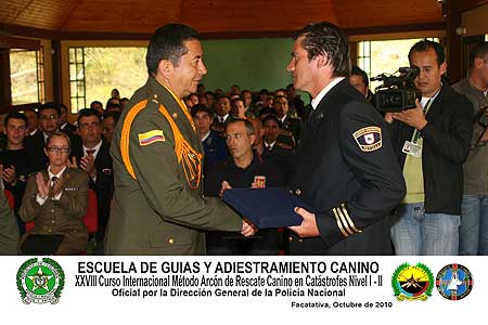 Clausura del XXVIII Curso de Método Arcón de rescate canino en Colombia.