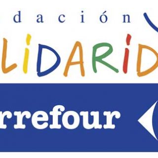La Fundación Solidaridad Carrefour entrega 11 perros de asistencia y programas de terapia a niños con autismo y otras discapacidades.