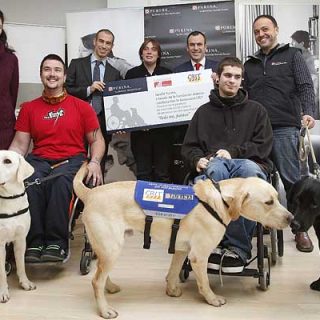 Nestlé Purina y Fundación Adecco presentan el proyecto “Solos no, juntos” para formar a personas con discapacidad, será desarrollado por la Associació CRIT – Gossos d’assistència de Catalunya.