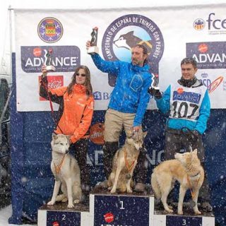 @GosArtic . La nieve, el frío y la niebla marcan el inicio de la Copa Gos Àrtic (Campeonato de Cataluña de Mushing Tierra).