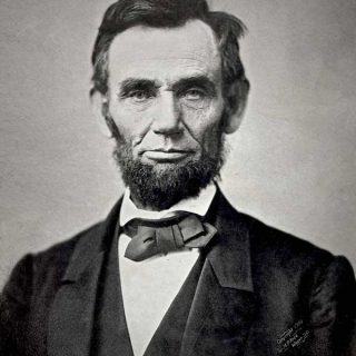 "Estoy a favor de los Derechos de los Animales, tanto como de los Derechos Humanos. Es la única manera de ser un humano completo". Abraham Lincoln.