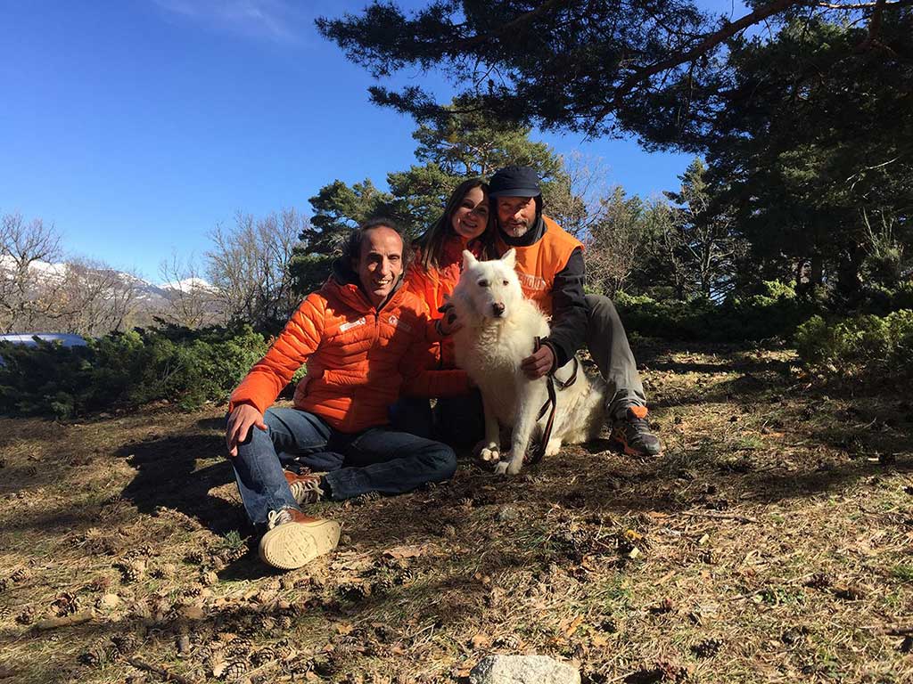 Condenan a un año y seis meses de cárcel a un cazador que maltrató a 55 perros, algunos hasta la muerte.