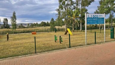 El ayuntamiento de Torreblanca abre nuevo "Gos Park" con juegos agility para mascotas.