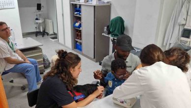Perros para reducir el estrés infantil en el Hospital de Manacor.